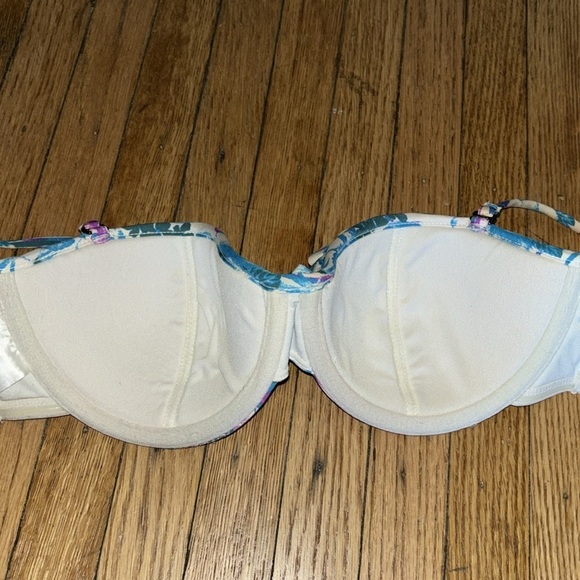 H&M blue and white floral ruffle bathing suit swim top in women’s 34B - Picture 8 of 11